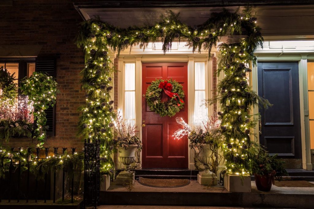 holiday door decor